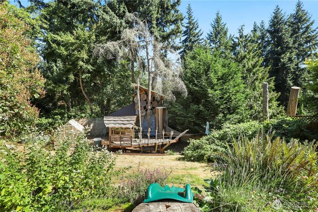 7909 Guemes Avenue, Clinton, WA 98236