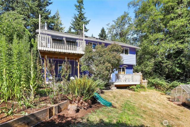 7909 Guemes Avenue, Clinton, WA 98236