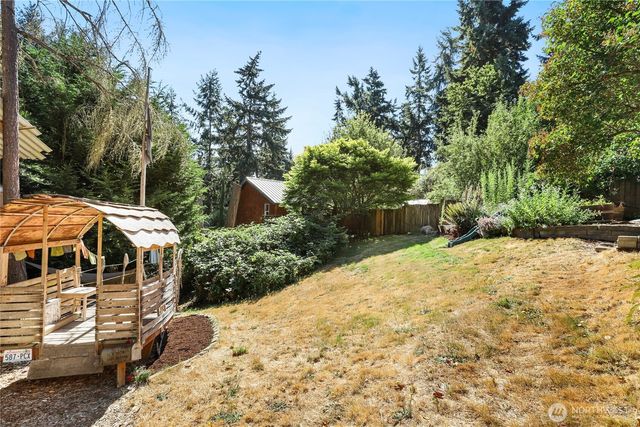 7909 Guemes Avenue, Clinton, WA 98236