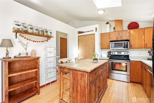 7909 Guemes Avenue, Clinton, WA 98236