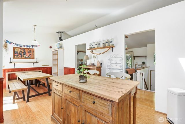 7909 Guemes Avenue, Clinton, WA 98236