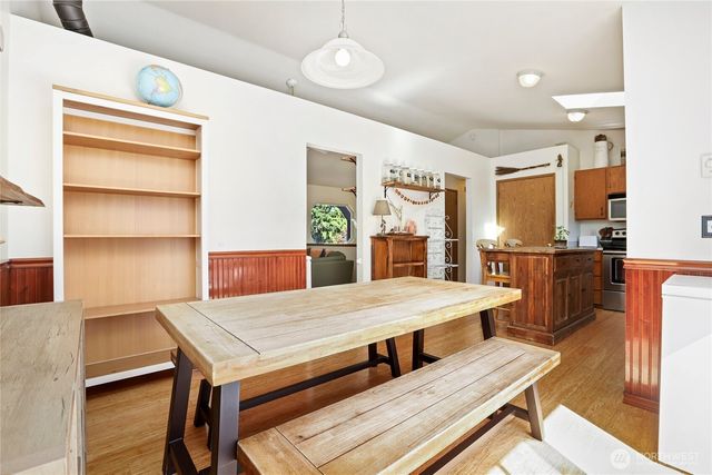 7909 Guemes Avenue, Clinton, WA 98236