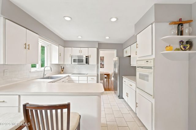5 St Lawrence Way, Marlboro, NJ 07746
