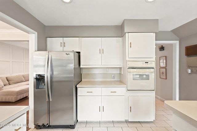 5 St Lawrence Way, Marlboro, NJ 07746