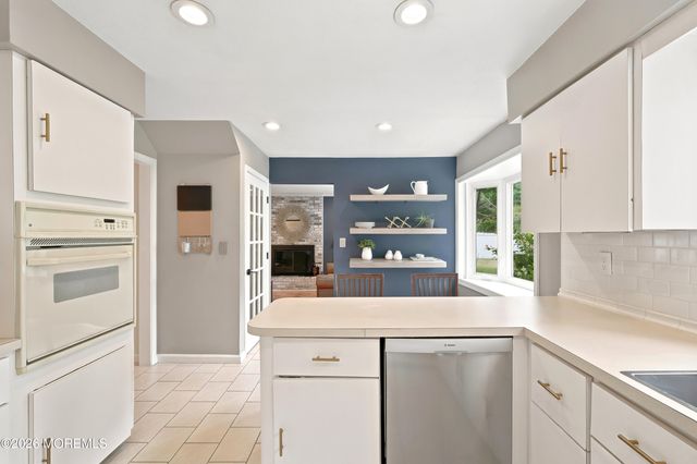 5 St Lawrence Way, Marlboro, NJ 07746