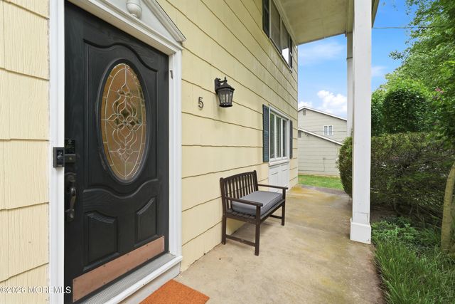 5 St Lawrence Way, Marlboro, NJ 07746