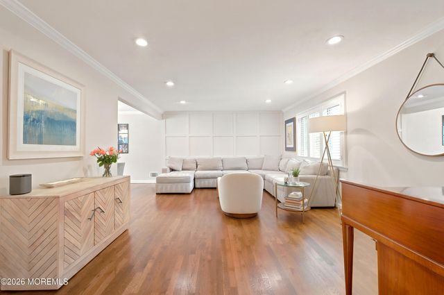 5 St Lawrence Way, Marlboro, NJ 07746