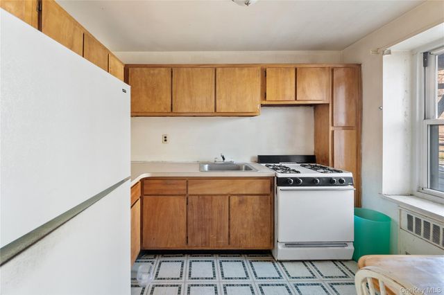 370 Westchester Avenue 2N, Port Chester, NY 10573