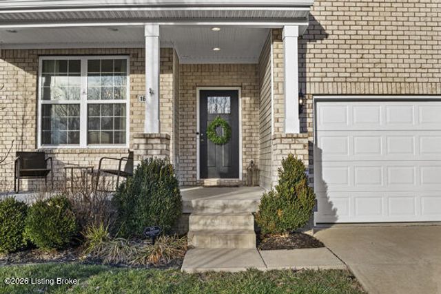16805 Green Crest Ln, Louisville, KY 40245
