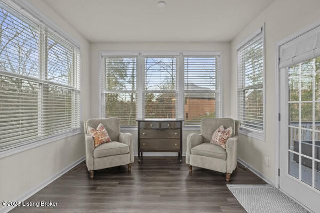 16805 Green Crest Ln, Louisville, KY 40245