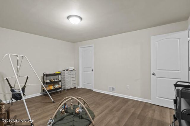 16805 Green Crest Ln, Louisville, KY 40245