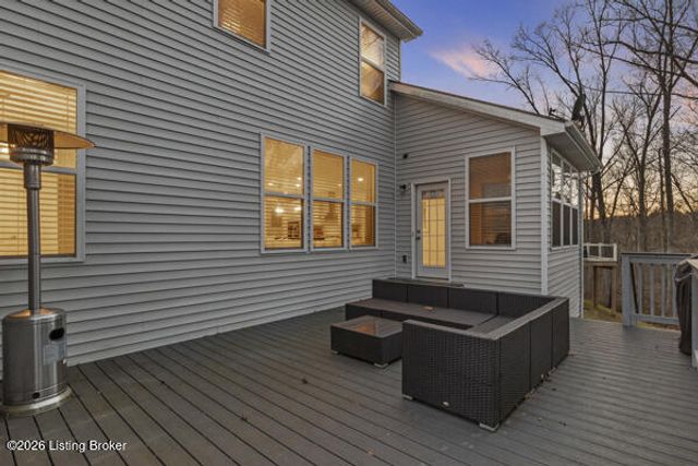 16805 Green Crest Ln, Louisville, KY 40245