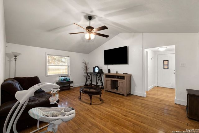 916 FORD ST, Kerrville, TX 78028