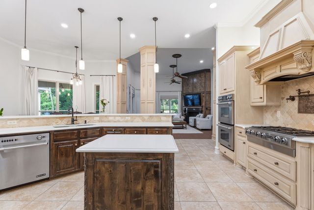 1915 Stoneleaf Drive, Tyler, TX 75703