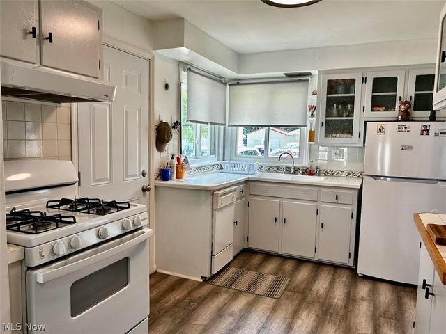 811 Leonard Avenue, Belpre, OH 45714
