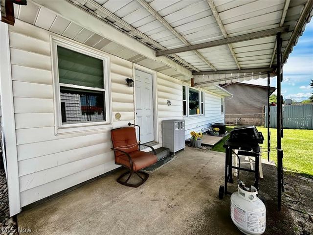 811 Leonard Avenue, Belpre, OH 45714