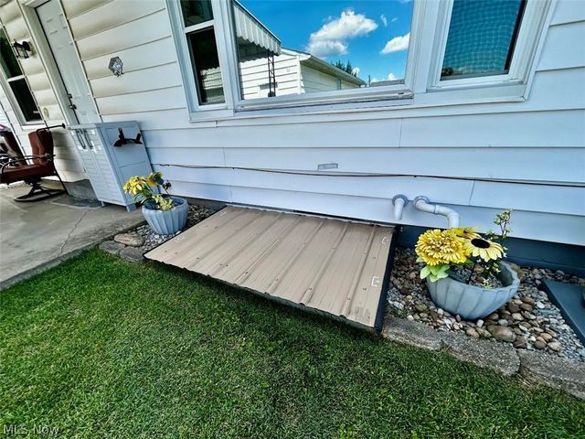811 Leonard Avenue, Belpre, OH 45714