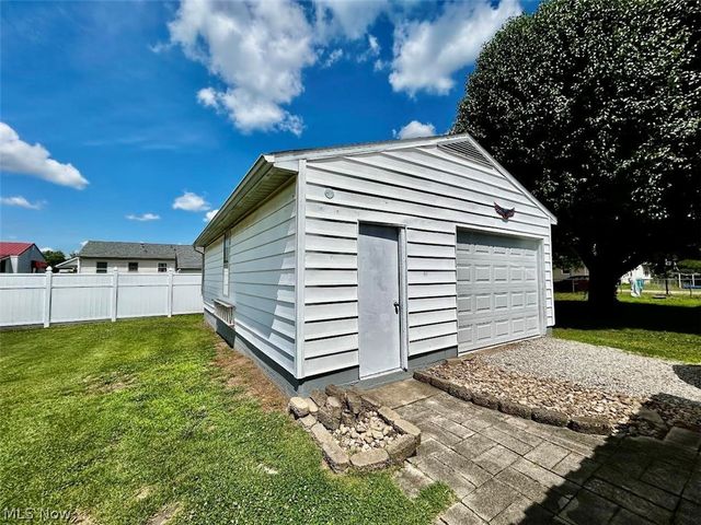 811 Leonard Avenue, Belpre, OH 45714