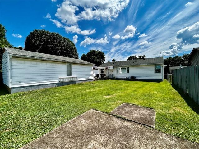 811 Leonard Avenue, Belpre, OH 45714