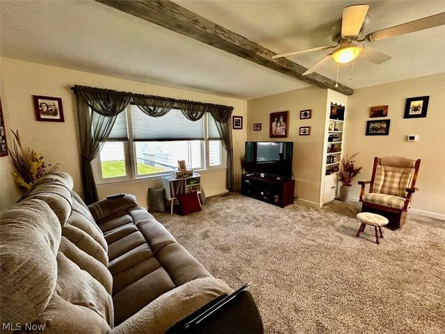 811 Leonard Avenue, Belpre, OH 45714