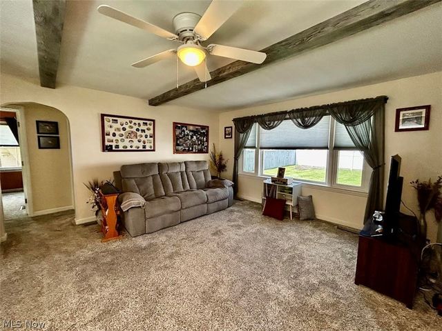 811 Leonard Avenue, Belpre, OH 45714
