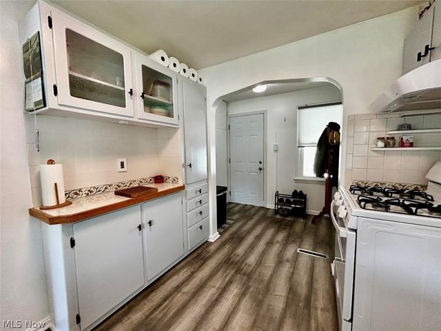 811 Leonard Avenue, Belpre, OH 45714