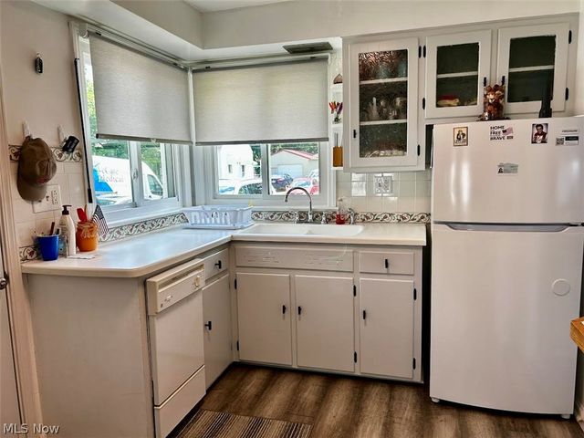 811 Leonard Avenue, Belpre, OH 45714