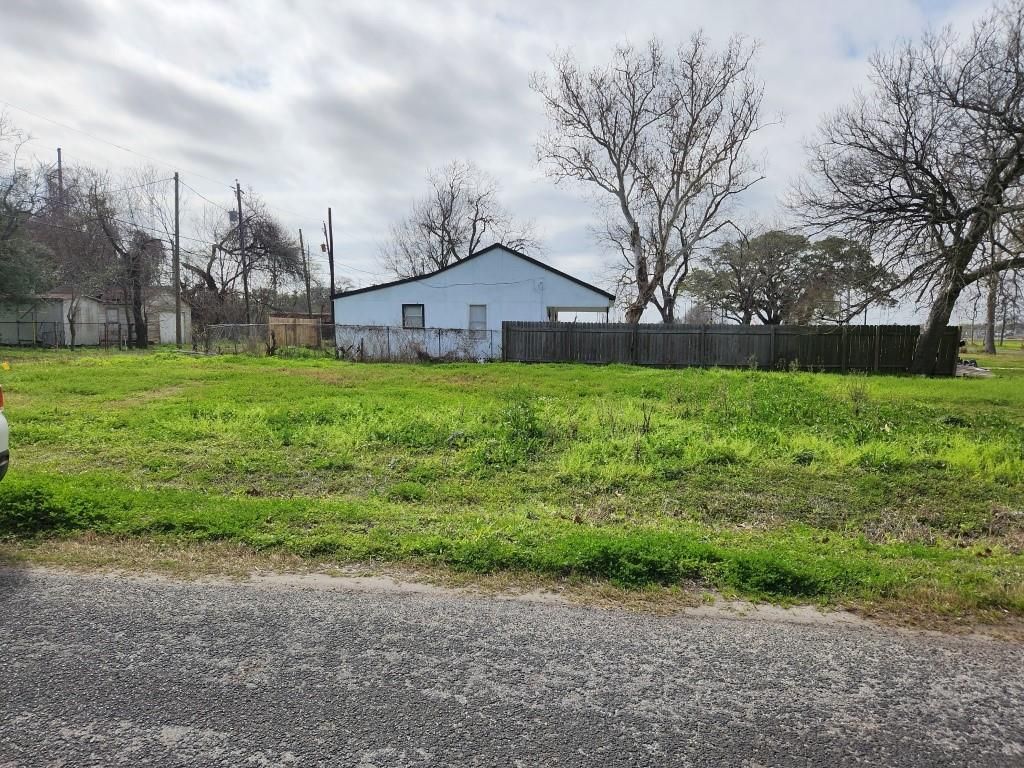 1303 2nd Avenue S, Texas City, TX 77590
