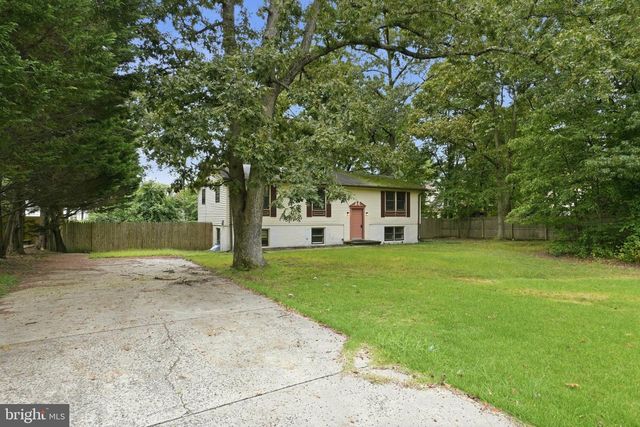 2003 WOODFORD RD, Vienna, VA 22182