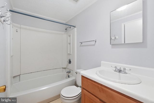 2003 WOODFORD RD, Vienna, VA 22182