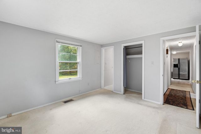 2003 WOODFORD RD, Vienna, VA 22182