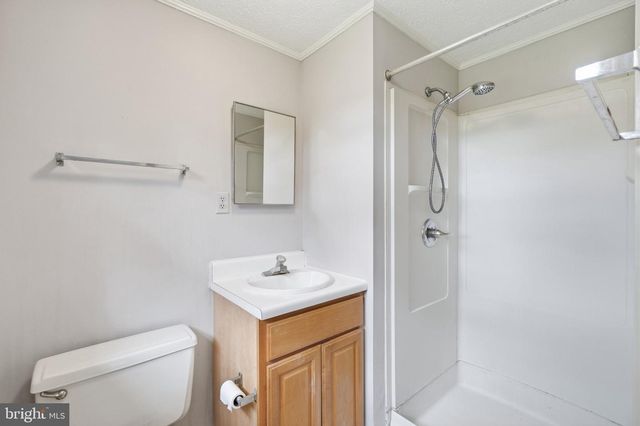 2003 WOODFORD RD, Vienna, VA 22182