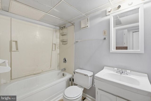 2003 WOODFORD RD, Vienna, VA 22182