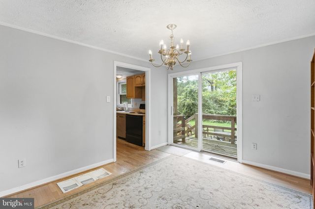 2003 WOODFORD RD, Vienna, VA 22182