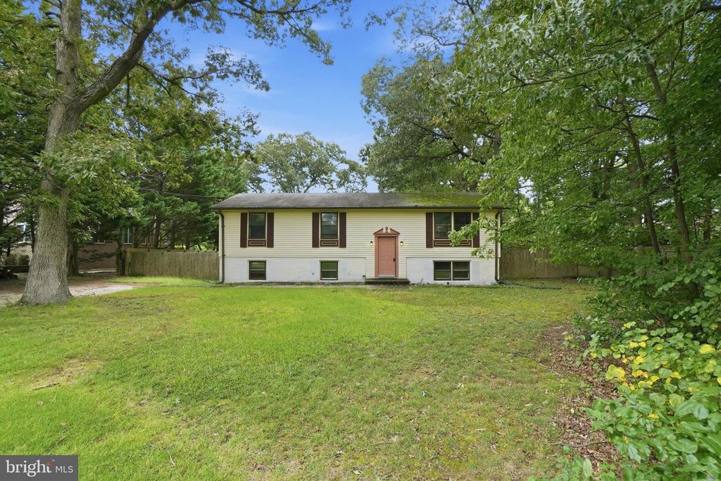 2003 WOODFORD RD, Vienna, VA 22182