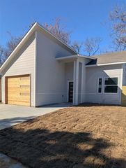 2631 Burger Avenue, Dallas, TX 75215