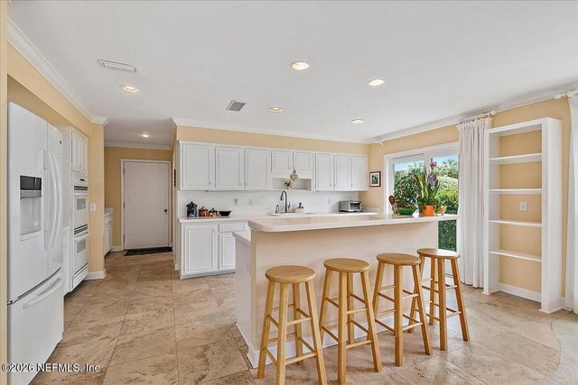 16 LA VISTA Drive, Ponte Vedra Beach, FL 32082