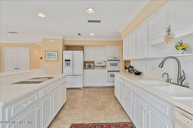 16 LA VISTA Drive, Ponte Vedra Beach, FL 32082