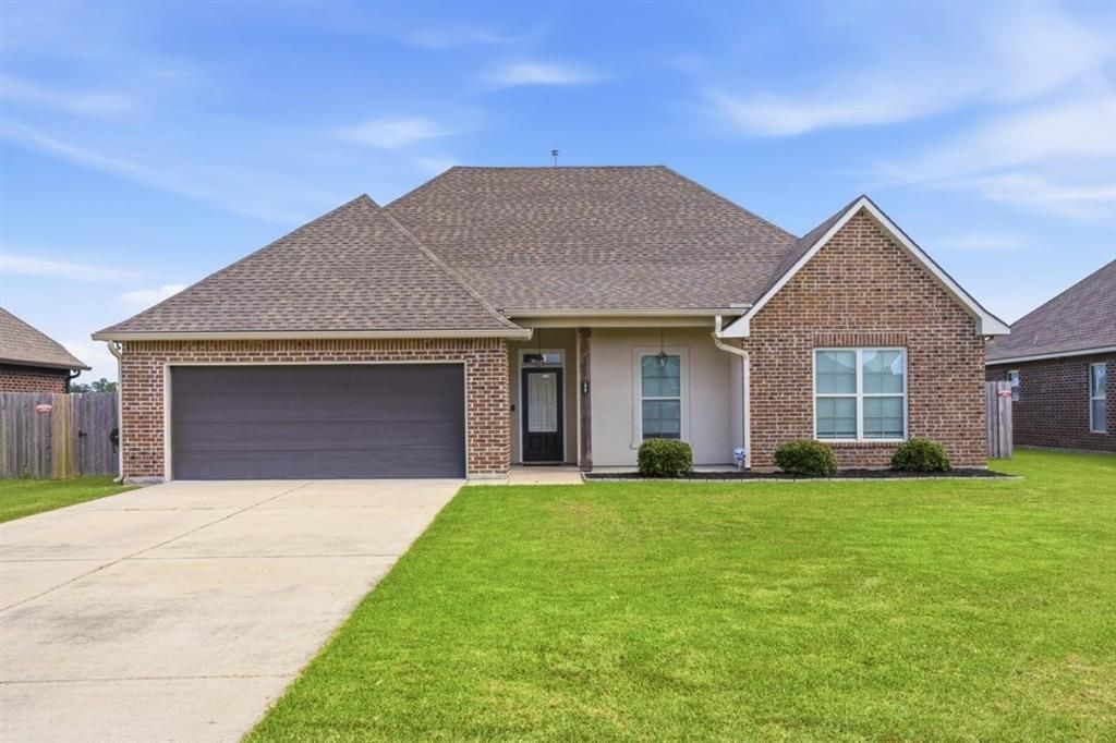1947 Beau Blanc Drive, Lake Charles, LA 70607