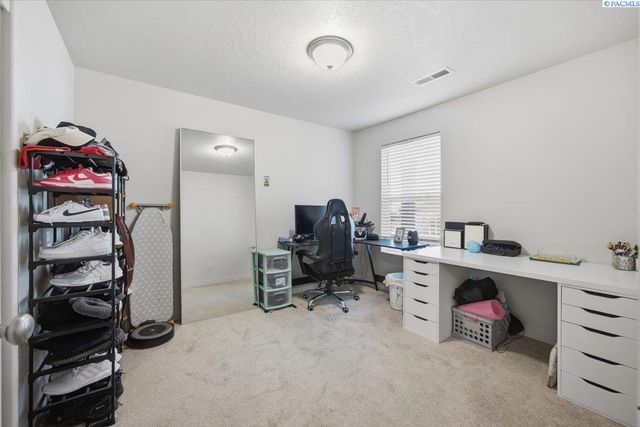 6306 Berea Ln, Pasco, WA 99301