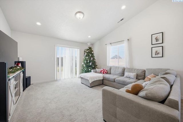 6306 Berea Ln, Pasco, WA 99301