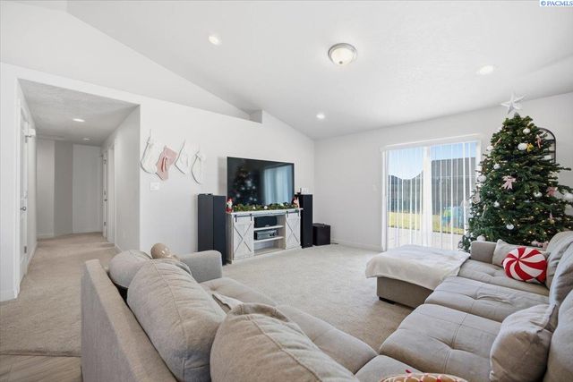 6306 Berea Ln, Pasco, WA 99301