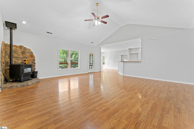 397 Lindsey Lake Road, Travelers Rest, SC 29690