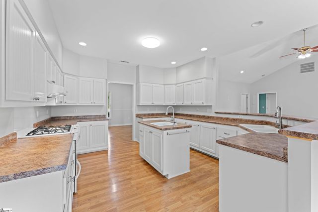 397 Lindsey Lake Road, Travelers Rest, SC 29690