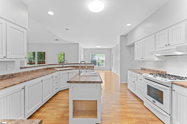 397 Lindsey Lake Road, Travelers Rest, SC 29690