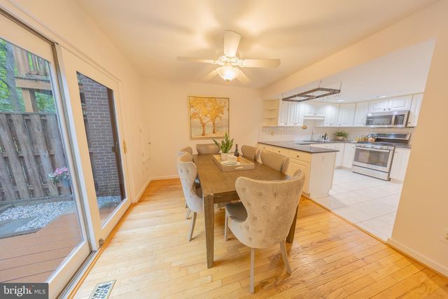 2201 CEDAR COVE CT, Reston, VA 20191