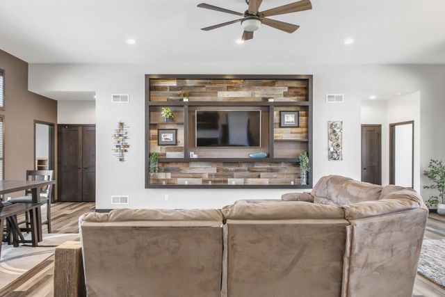 6432 Revere Pass, Deforest, WI 53532