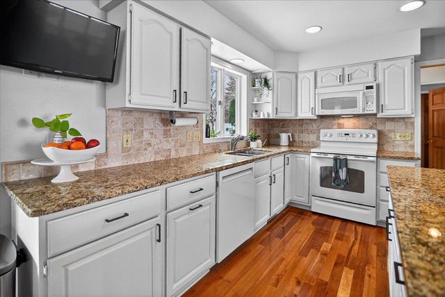 1025 Pasadena Parkway, Waunakee, WI 53597