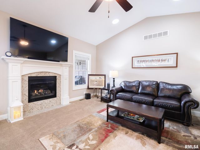 11224 N Sycamore Creek Drive, Dunlap, IL 61525