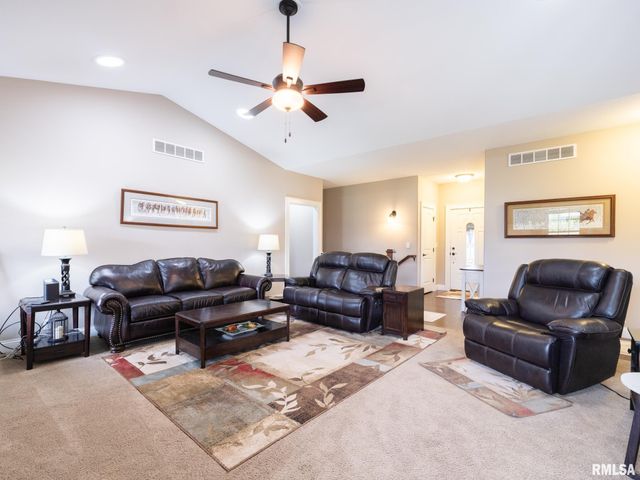11224 N Sycamore Creek Drive, Dunlap, IL 61525